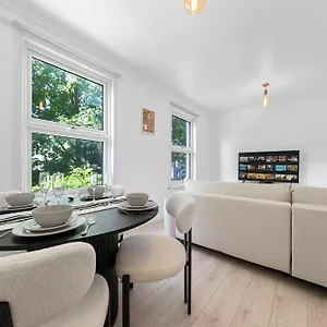 Stylish Flat Near Tower Bridge & Bridge Apartment