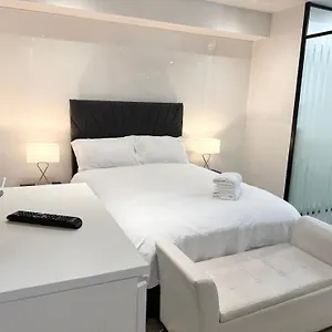Westferry Two Apartment